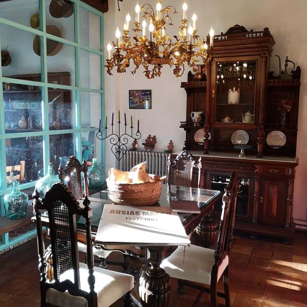 Exposición y venta de enseres restaurados el trastero de rai la font de la figuera