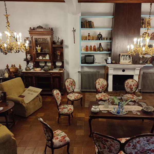 Exposición y venta de enseres restaurados el trastero de rai la font de la figuera